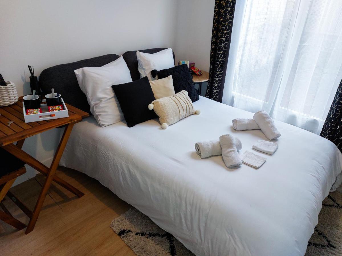 L'Essentiel - Tout Inclus ! Petit Dejeuner, Canal Plus, Netflix, Literie, Serviettes Rouen Exterior photo
